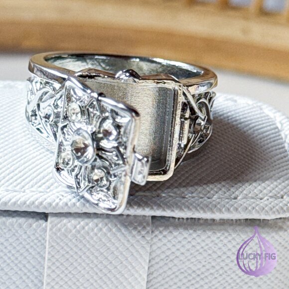 LOCKET RING WITH COMPARTMENT - - Picture 5 of 9